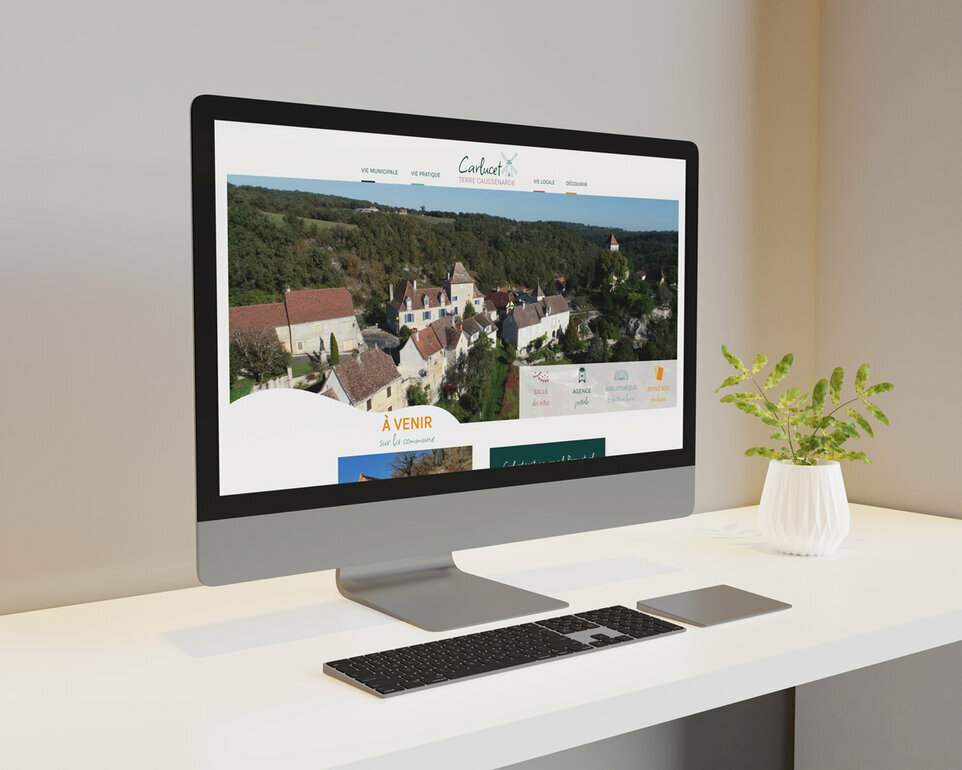 Mockup d'un ordinateur avec le site de la mairie de Carlucet